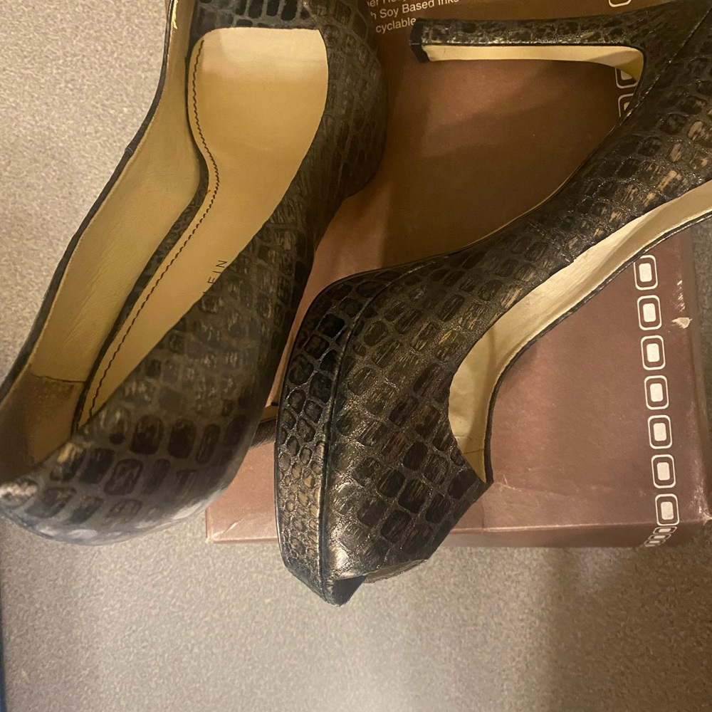 Pumps - Picture 3 of 3